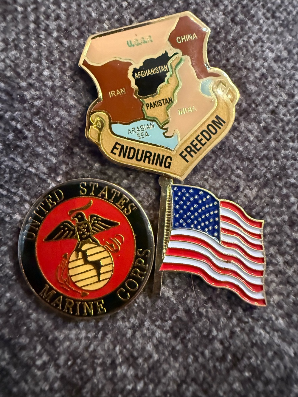 Enduring Freedom Military Flag & Marine Corps Lapel Pin Set - Black/Red/Gold